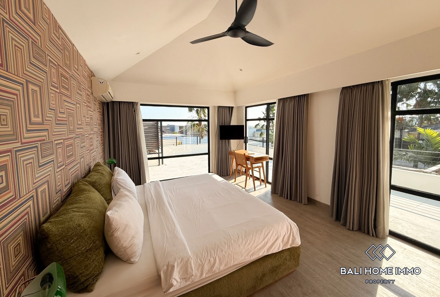 5 Bedroom Family Villa for Rent in Canggu Residential Side view 9