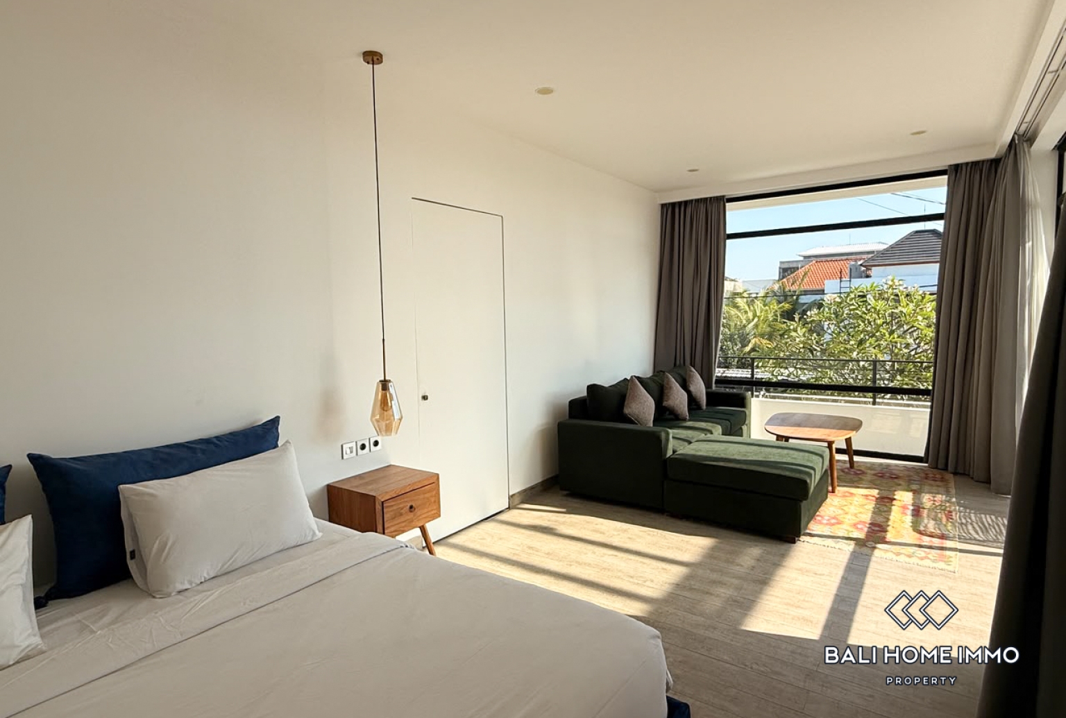 5 Bedroom Family Villa for Rent in Canggu Residential Side view 11