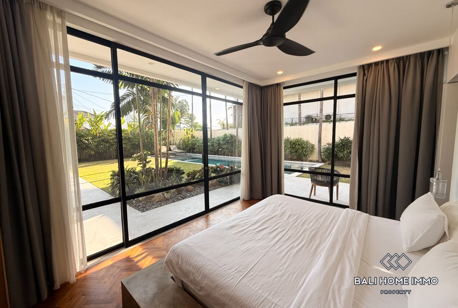 5 Bedroom Family Villa for Rent in Canggu Residential Side view 12