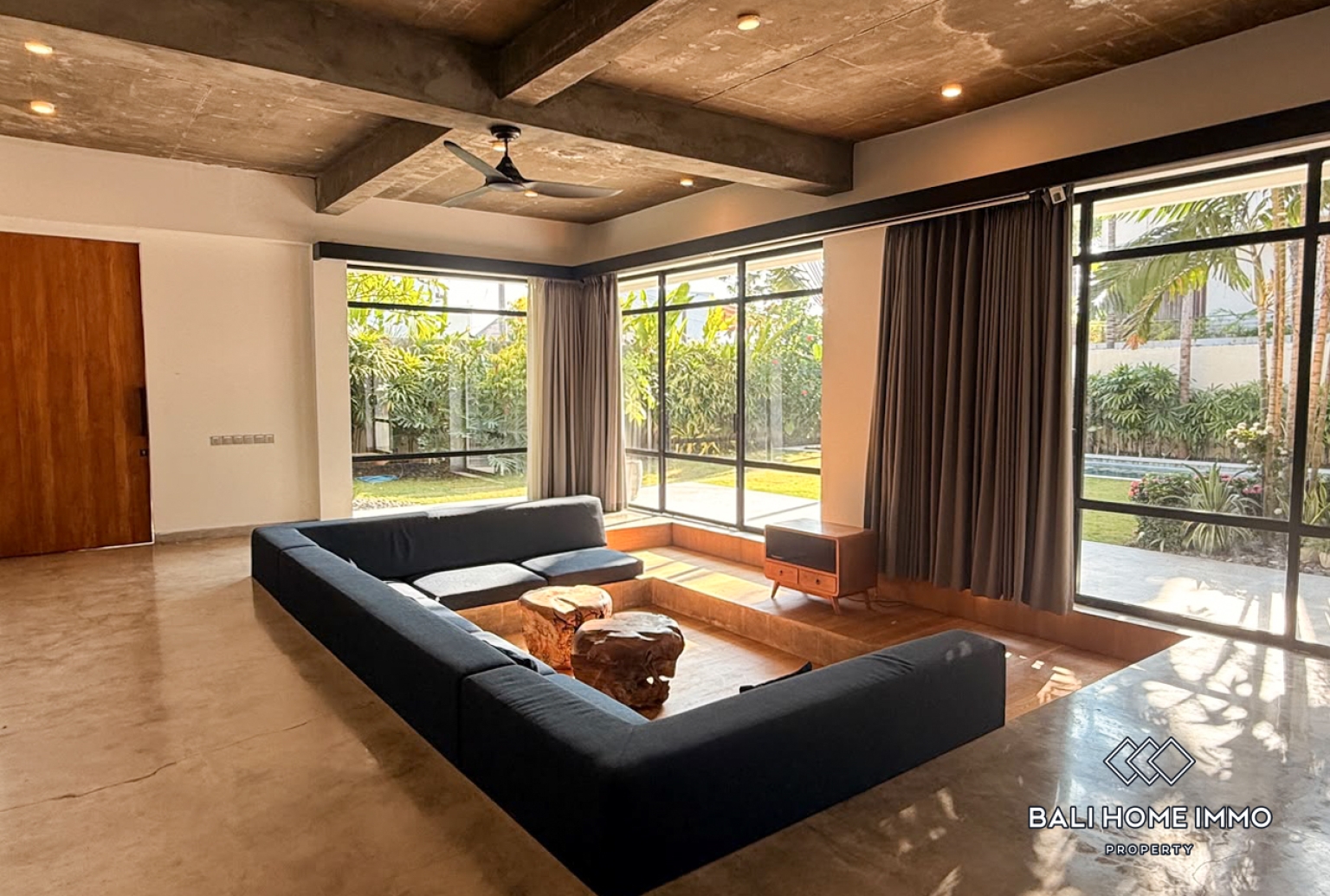 5 Bedroom Family Villa for Rent in Canggu Residential Side view 2