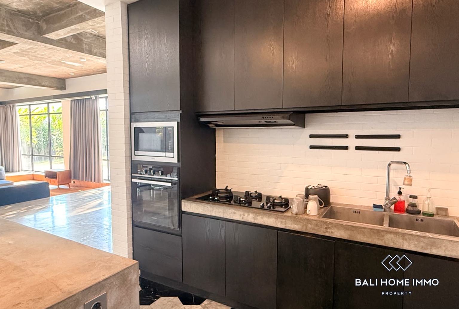 5 Bedroom Family Villa for Rent in Canggu Residential Side view 6