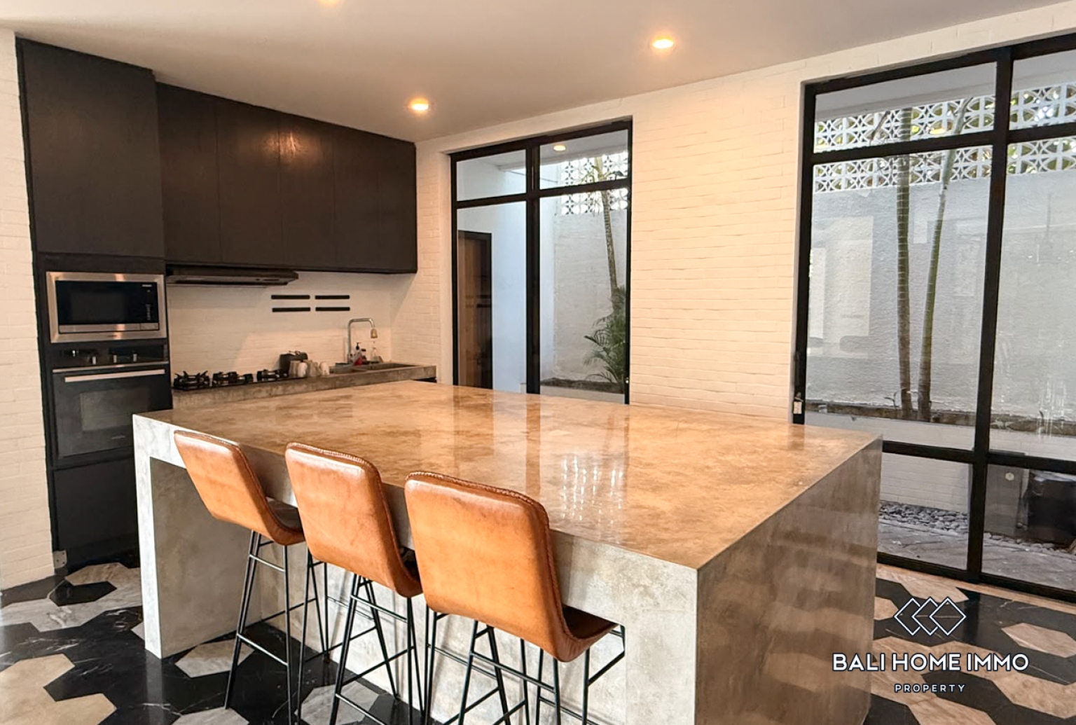5 Bedroom Family Villa for Rent in Canggu Residential Side view 5