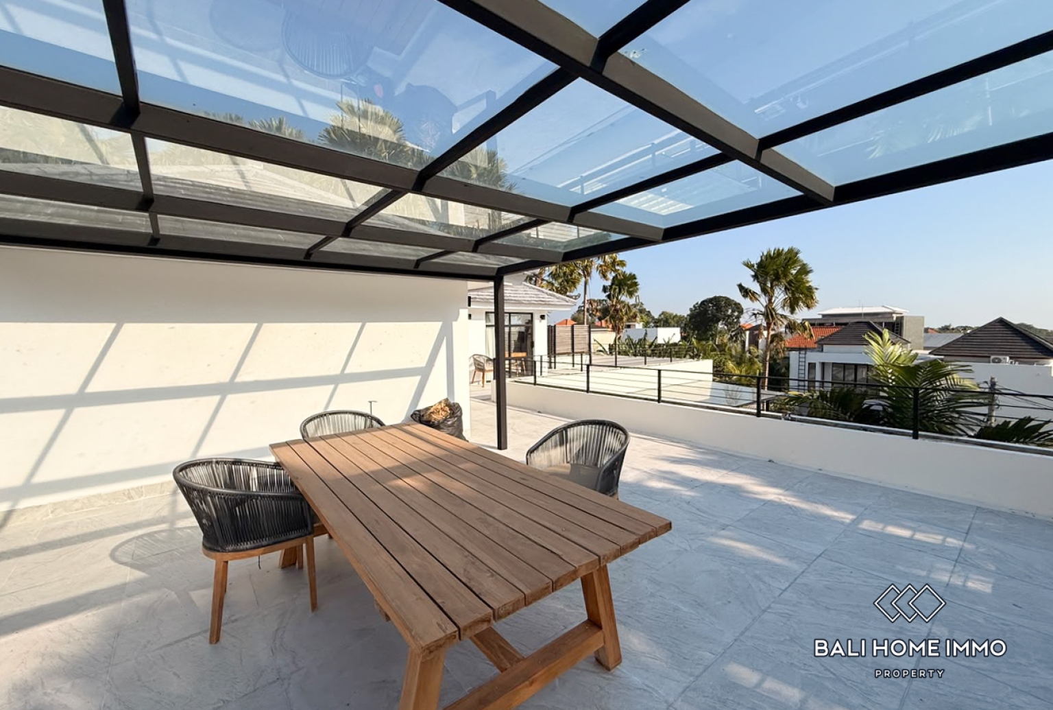 5 Bedroom Family Villa for Rent in Canggu Residential Side view 21