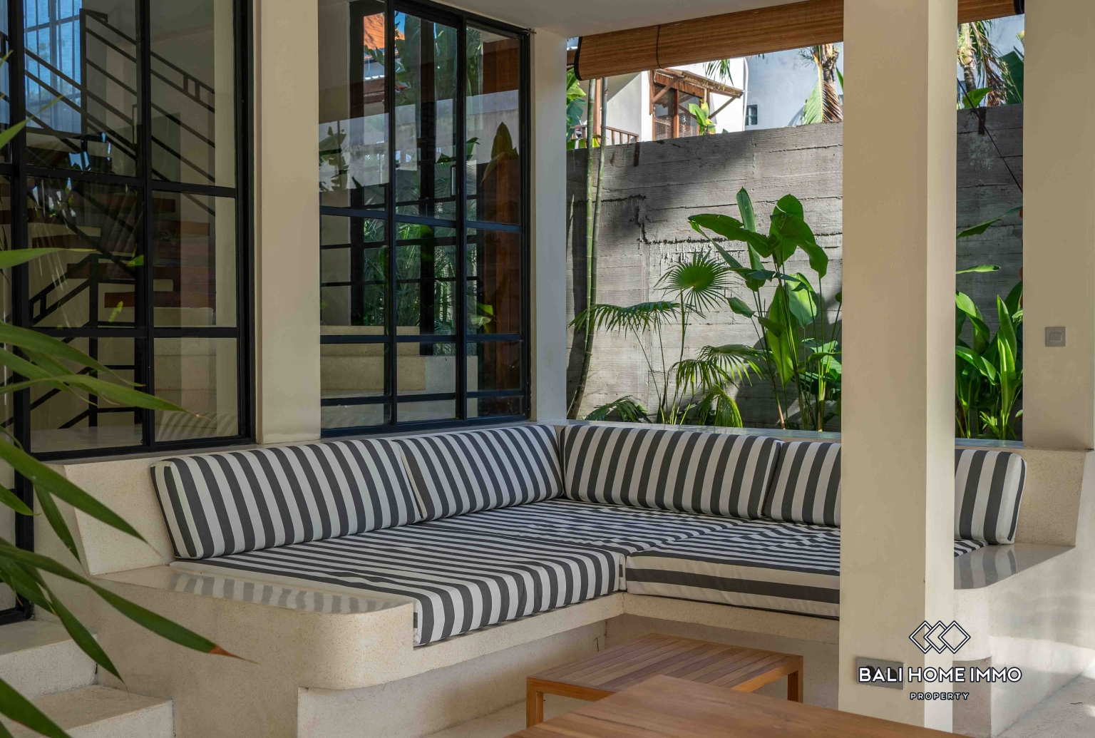 Vila keluarga 5 kamar dengan taman untuk disewa tahunan di Berawa view 3