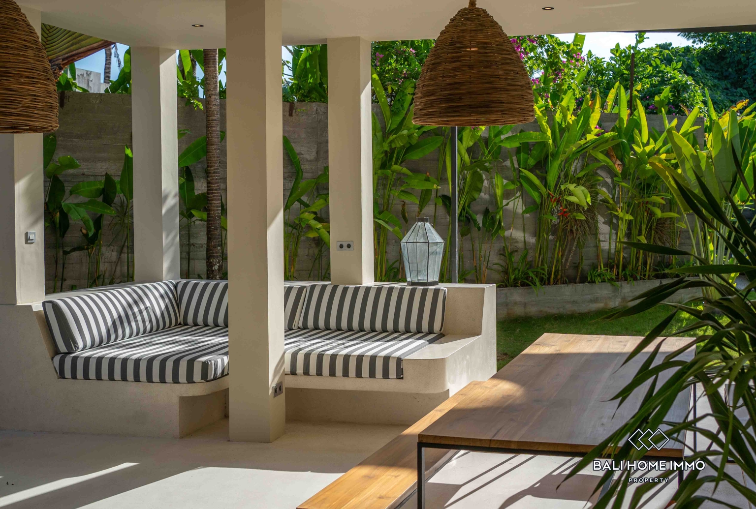 Vila keluarga 5 kamar dengan taman untuk disewa tahunan di Berawa view 2