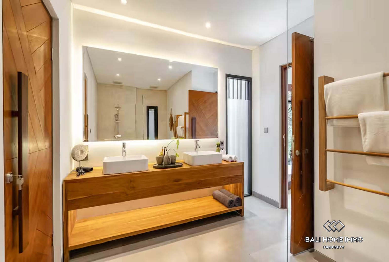5 Bedroom Pink Zone villa with jungle view for sale in Ubud view 11