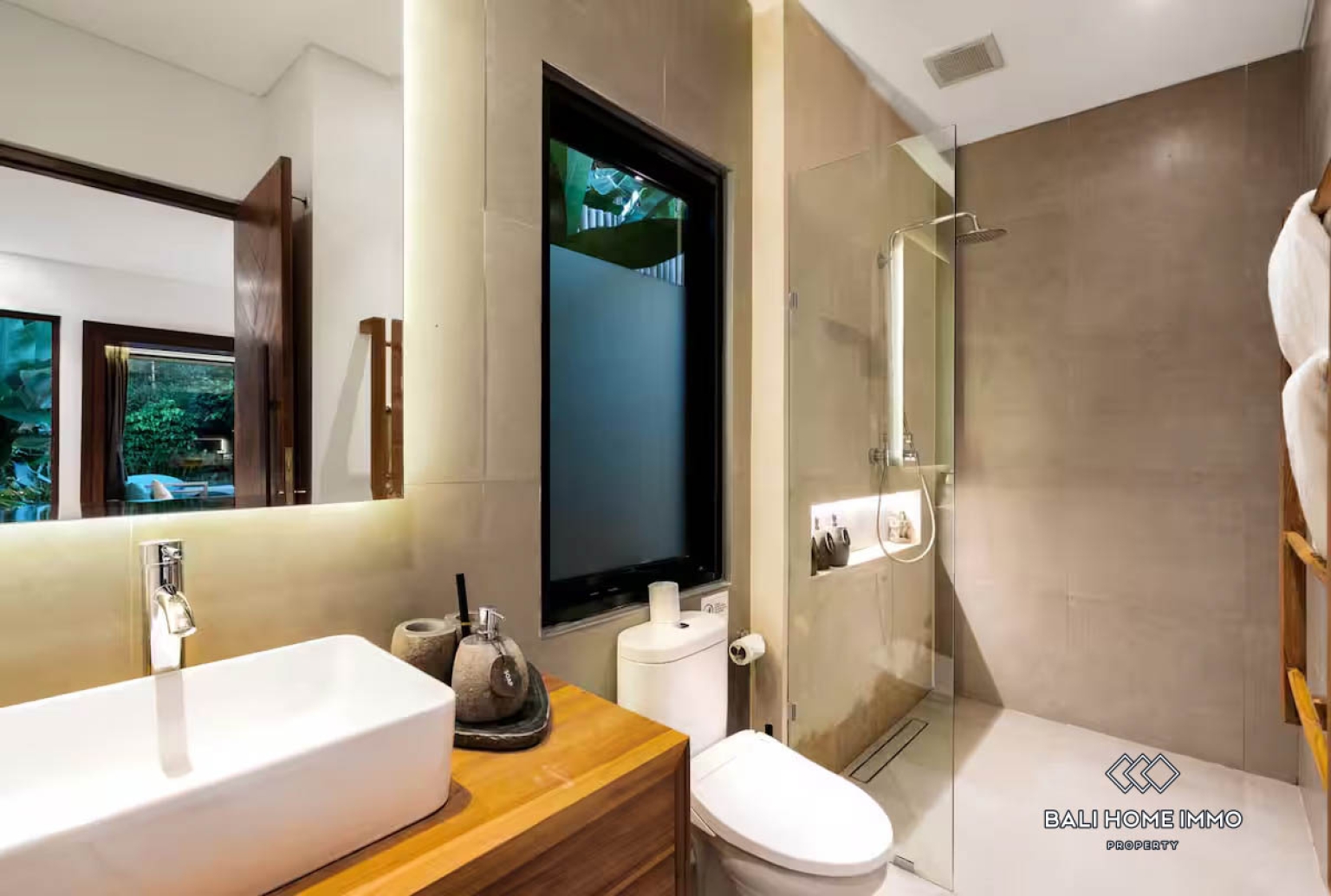 5 Bedroom Pink Zone villa with jungle view for sale in Ubud view 12