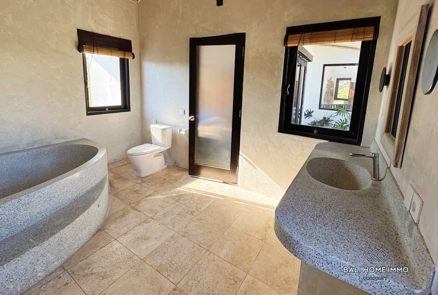 6 Bedrooms family villa for sale and rental in Bali Pererenan beach view 5