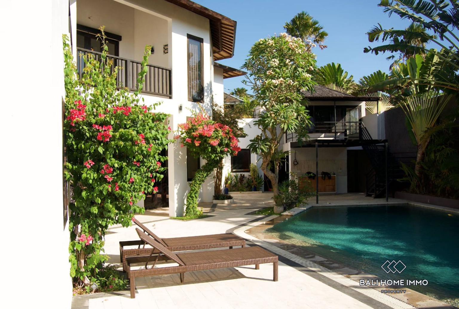 6 Bedrooms family villa for sale and rental in Bali Pererenan beach view 8