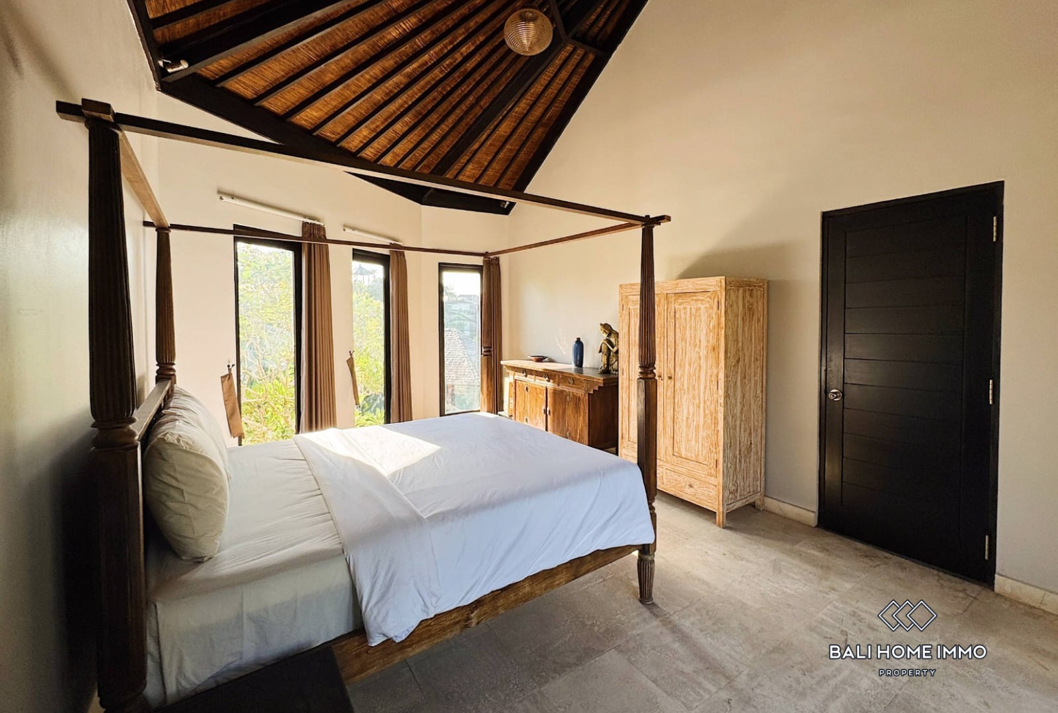6 Bedrooms family villa for sale and rental in Bali Pererenan beach view 4