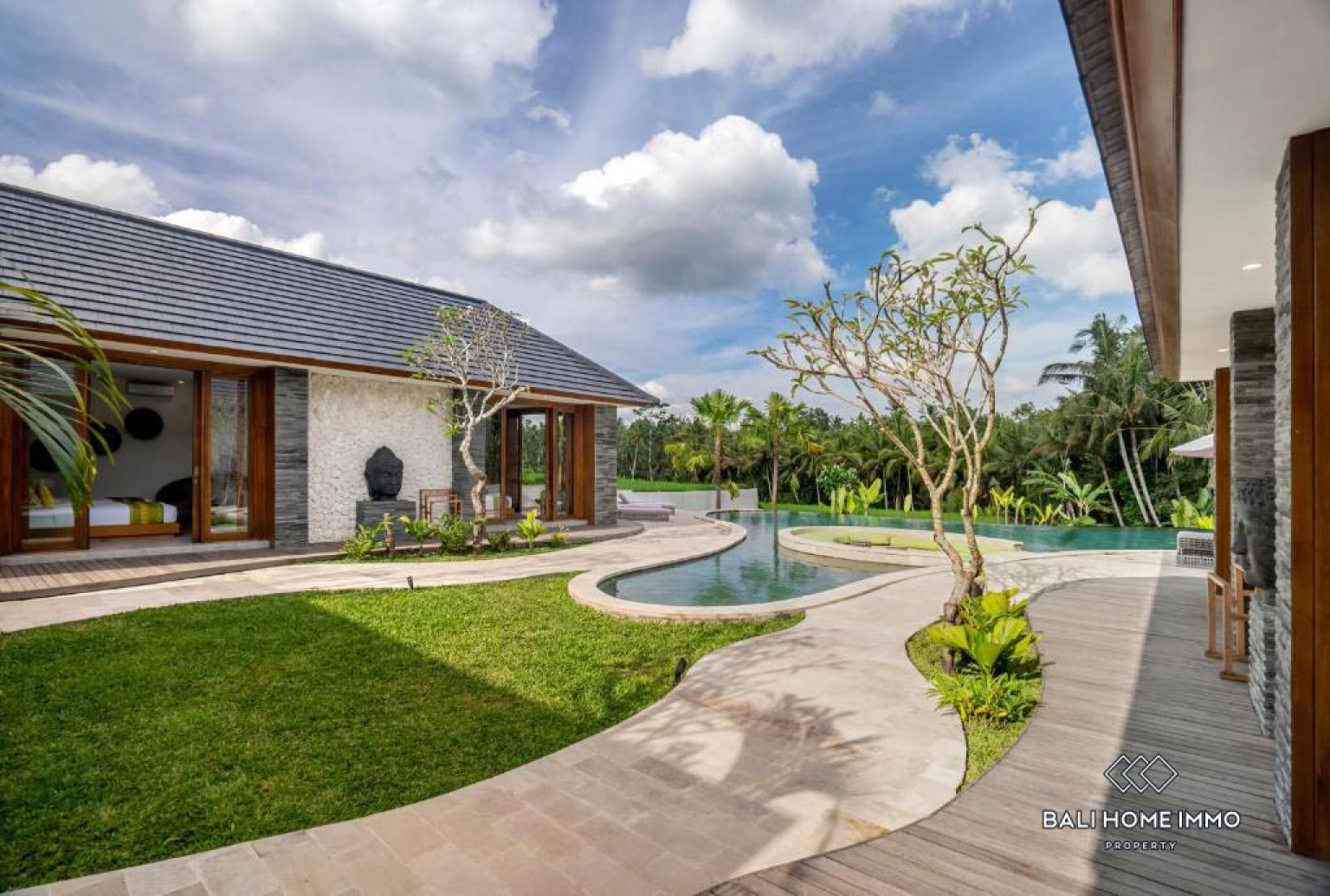 6 Bedrooms Modern Villa with jungle and rice field view for sale in ubud view 2