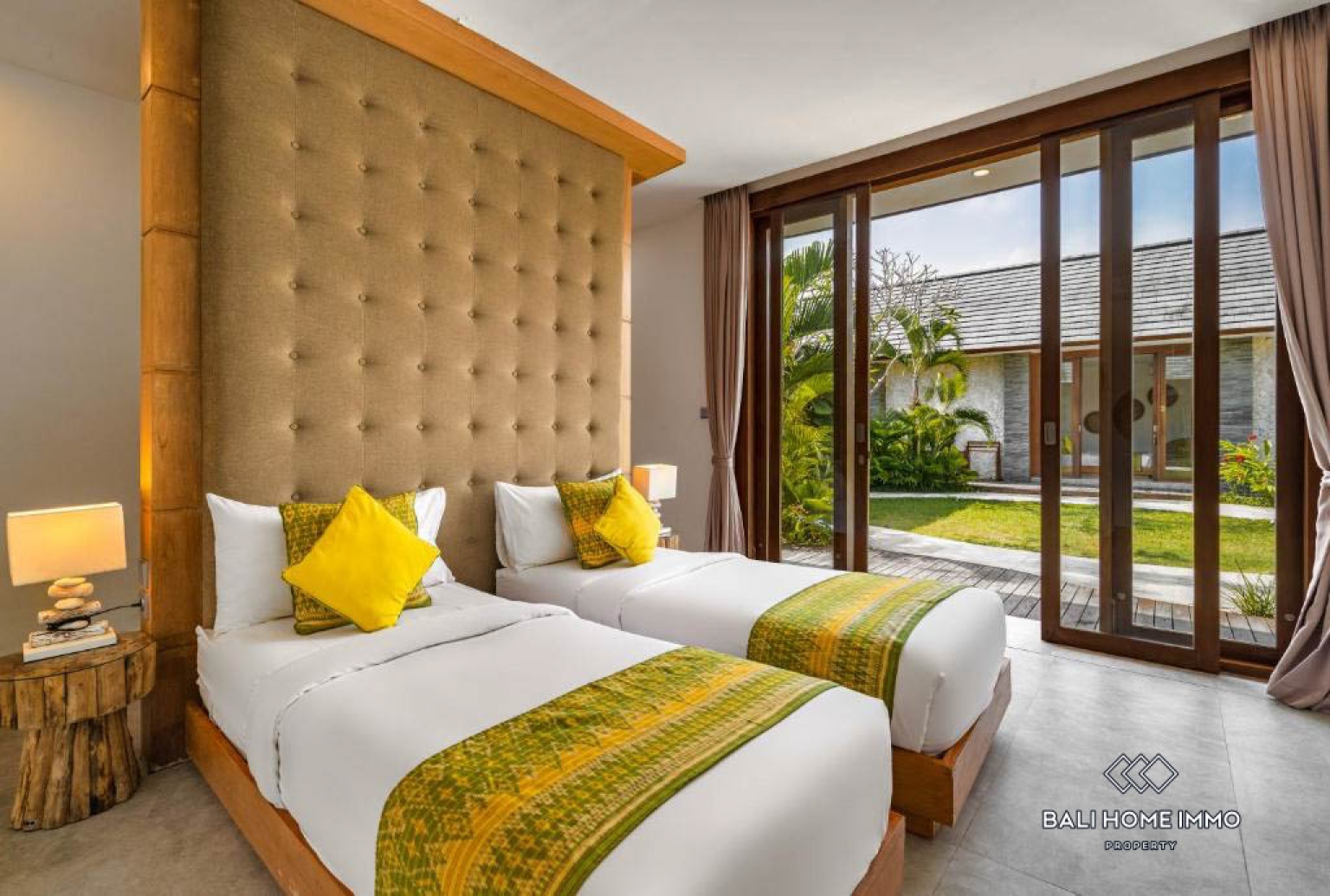 6 Bedrooms Modern Villa with jungle and rice field view for sale in ubud view 12