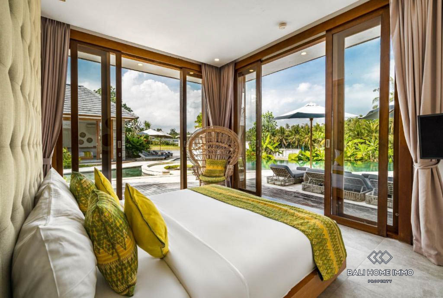 6 Bedrooms Modern Villa with jungle and rice field view for sale in ubud view 9