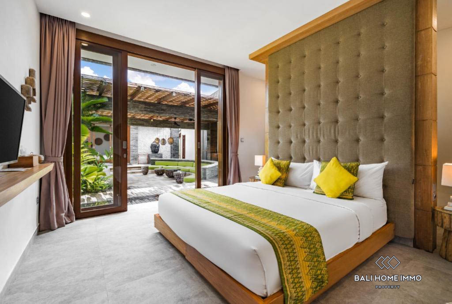 6 Bedrooms Modern Villa with jungle and rice field view for sale in ubud view 10