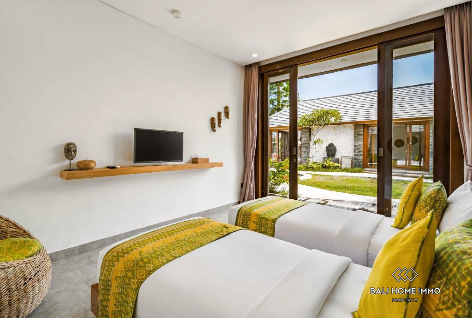 6 Bedrooms Modern Villa with jungle and rice field view for sale in ubud view 13
