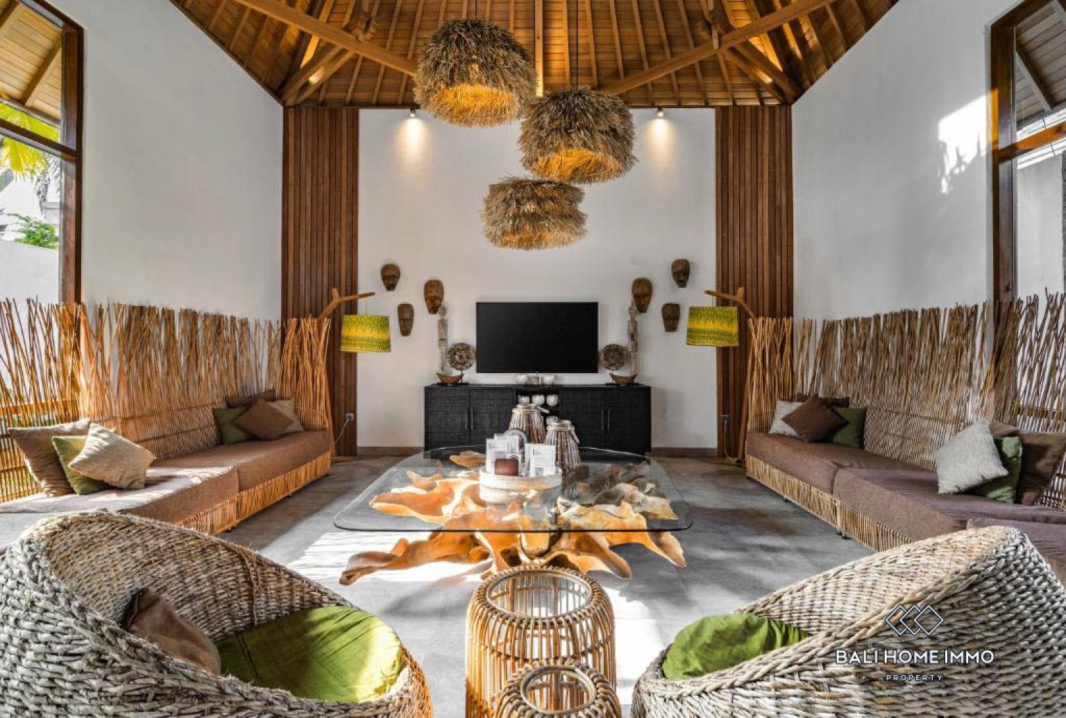 6 Bedrooms Modern Villa with jungle and rice field view for sale in ubud view 4