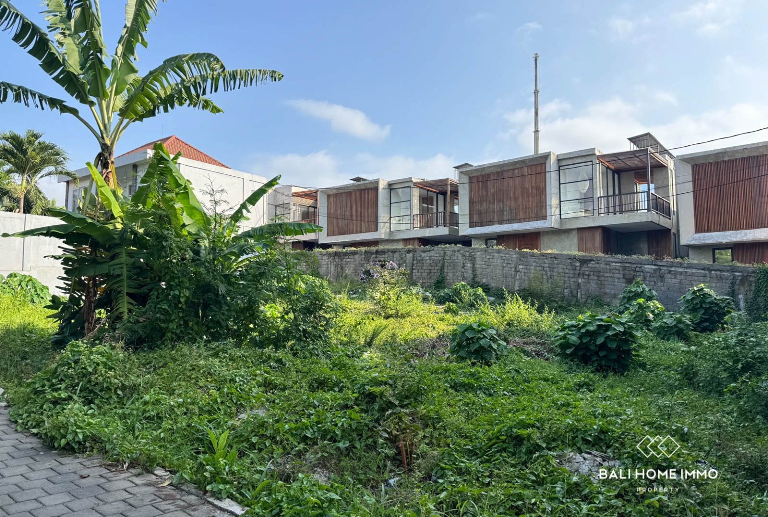600 m² Mixed-Zone Land for Sale in Berawa view 2