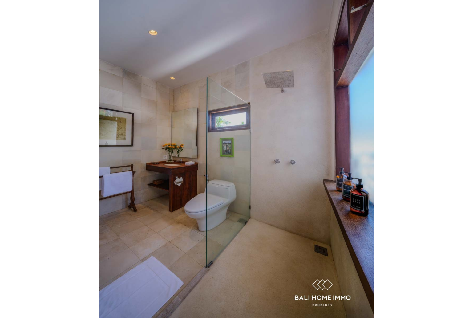 A LEGENDARY 4 BEDROOM VILLA FOR LEASEHOLD SALE in SEMINYAK BALI view 21