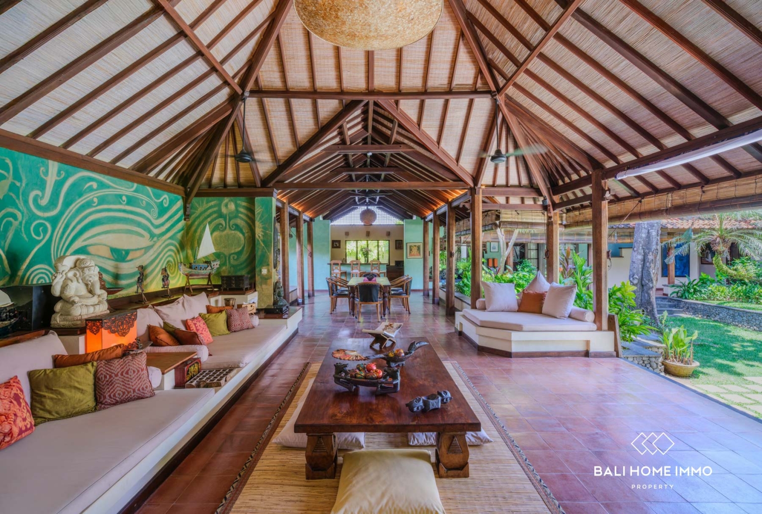 A LEGENDARY 4 BEDROOM VILLA FOR LEASEHOLD SALE in SEMINYAK BALI view 2
