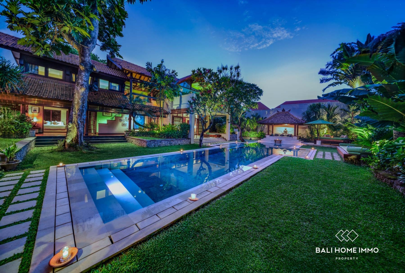 A LEGENDARY 4 BEDROOM VILLA FOR LEASEHOLD SALE in SEMINYAK BALI view 34