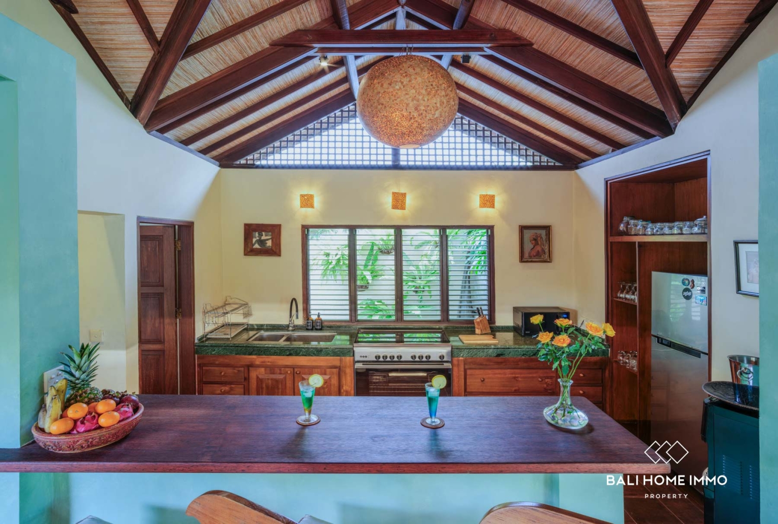 A LEGENDARY 4 BEDROOM VILLA FOR LEASEHOLD SALE in SEMINYAK BALI view 10
