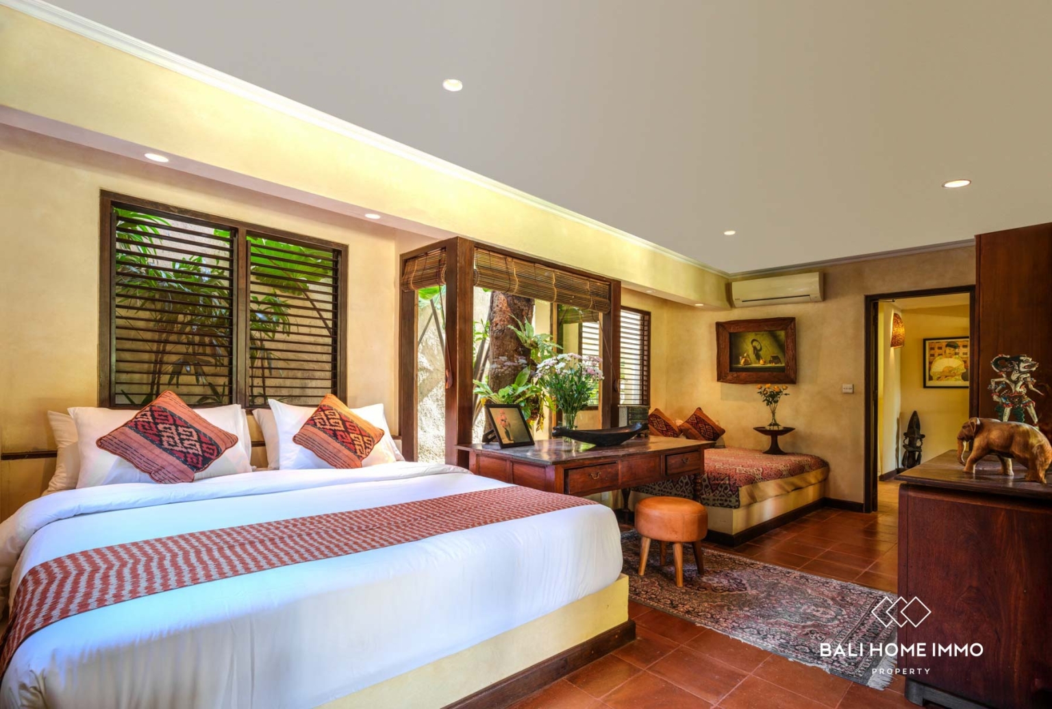 A LEGENDARY 4 BEDROOM VILLA FOR LEASEHOLD SALE in SEMINYAK BALI view 14