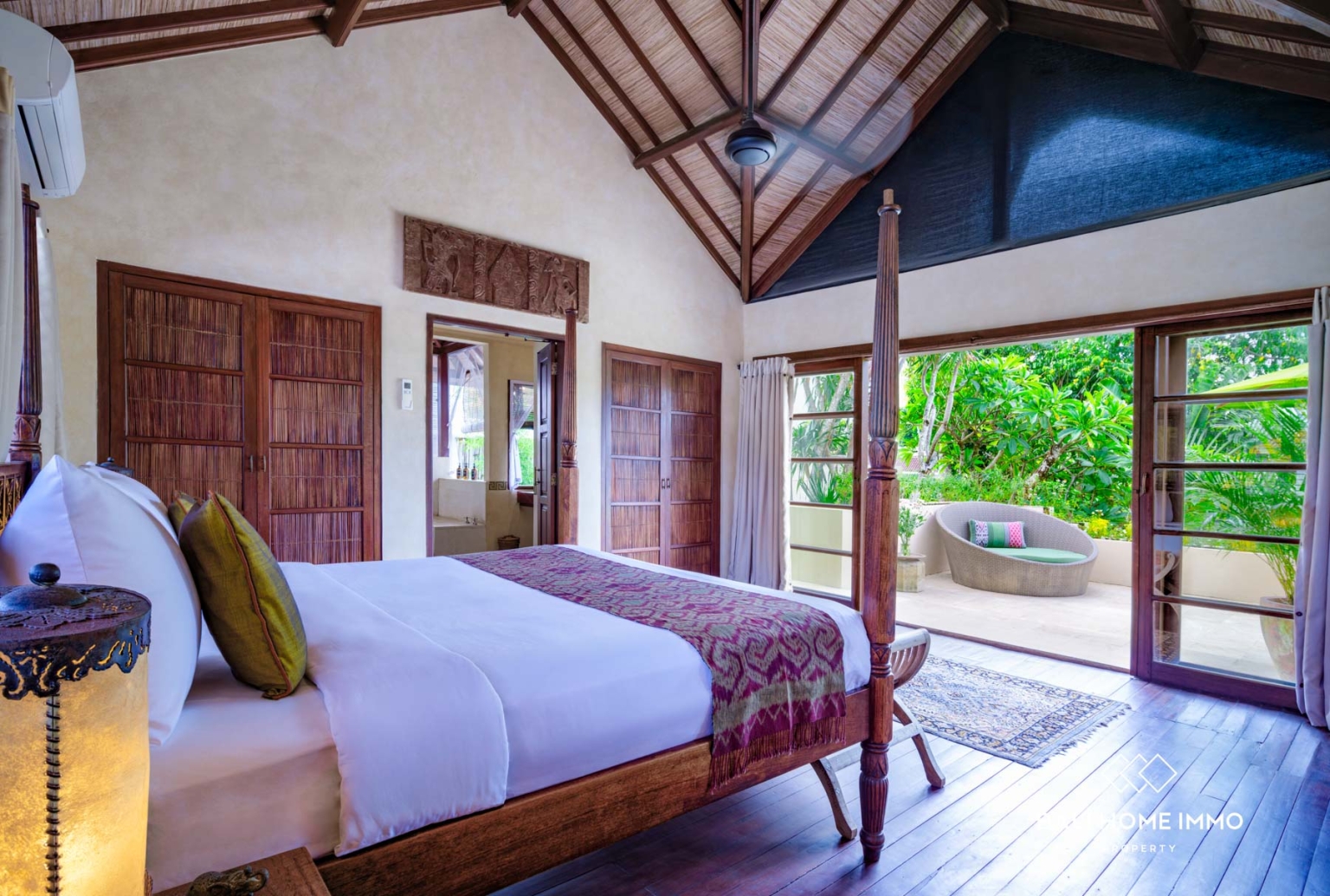 A LEGENDARY 4 BEDROOM VILLA FOR LEASEHOLD SALE in SEMINYAK BALI view 16