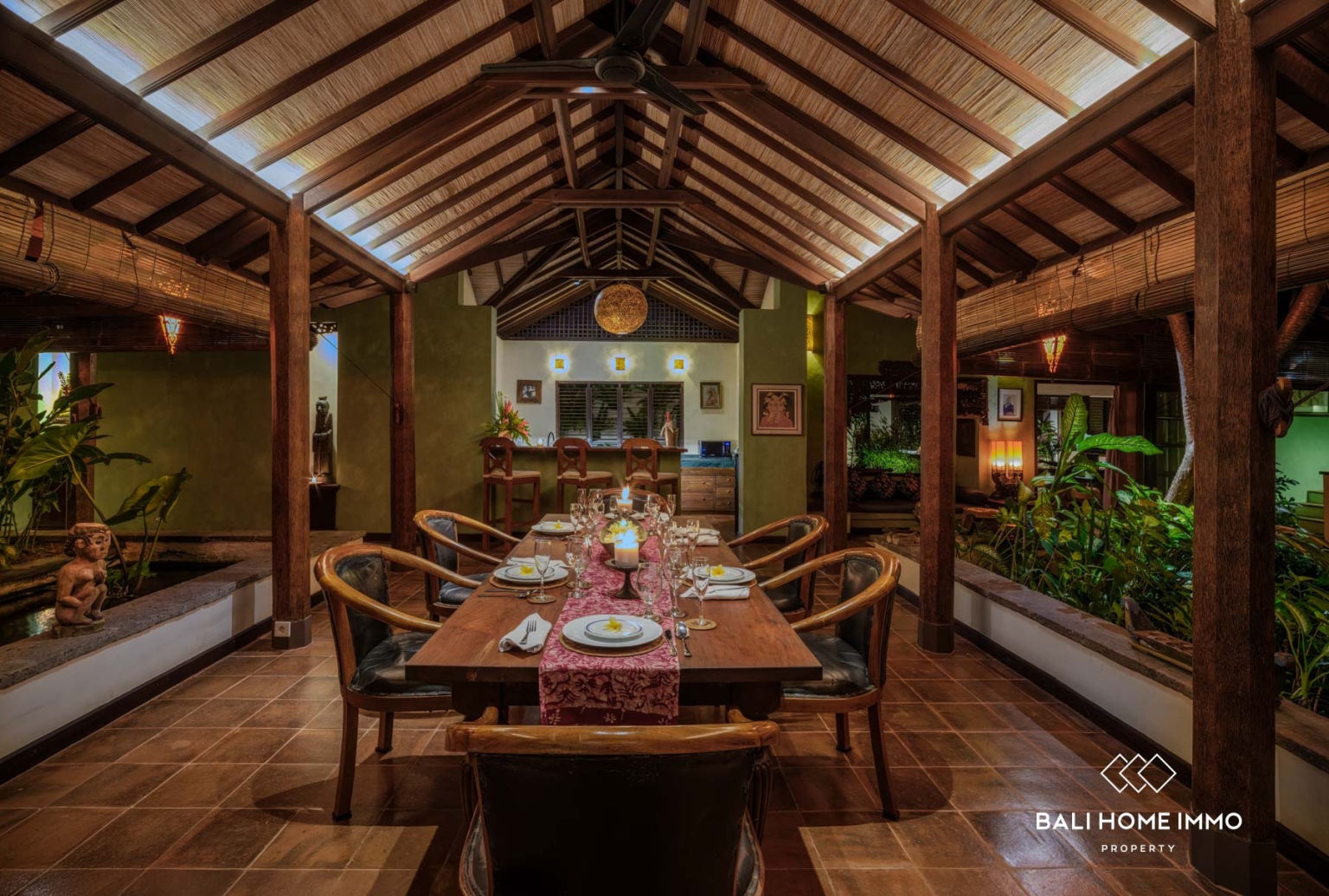 A LEGENDARY 4 BEDROOM VILLA FOR LEASEHOLD SALE in SEMINYAK BALI view 8