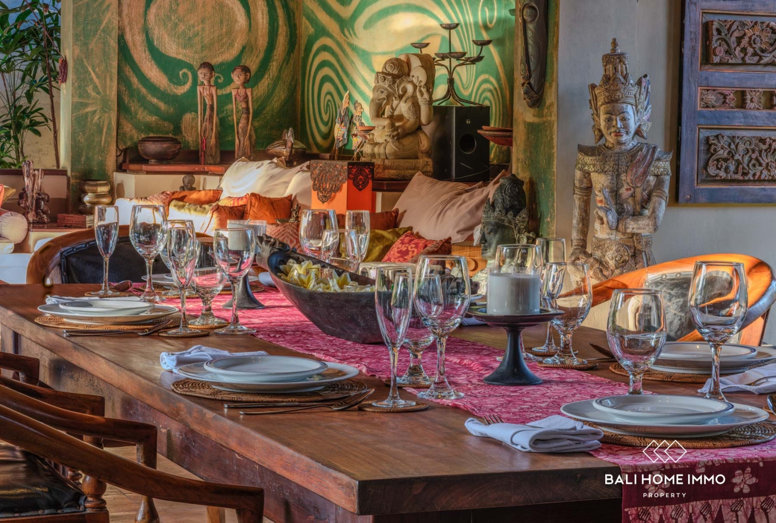 A LEGENDARY 4 BEDROOM VILLA FOR LEASEHOLD SALE in SEMINYAK BALI view 9