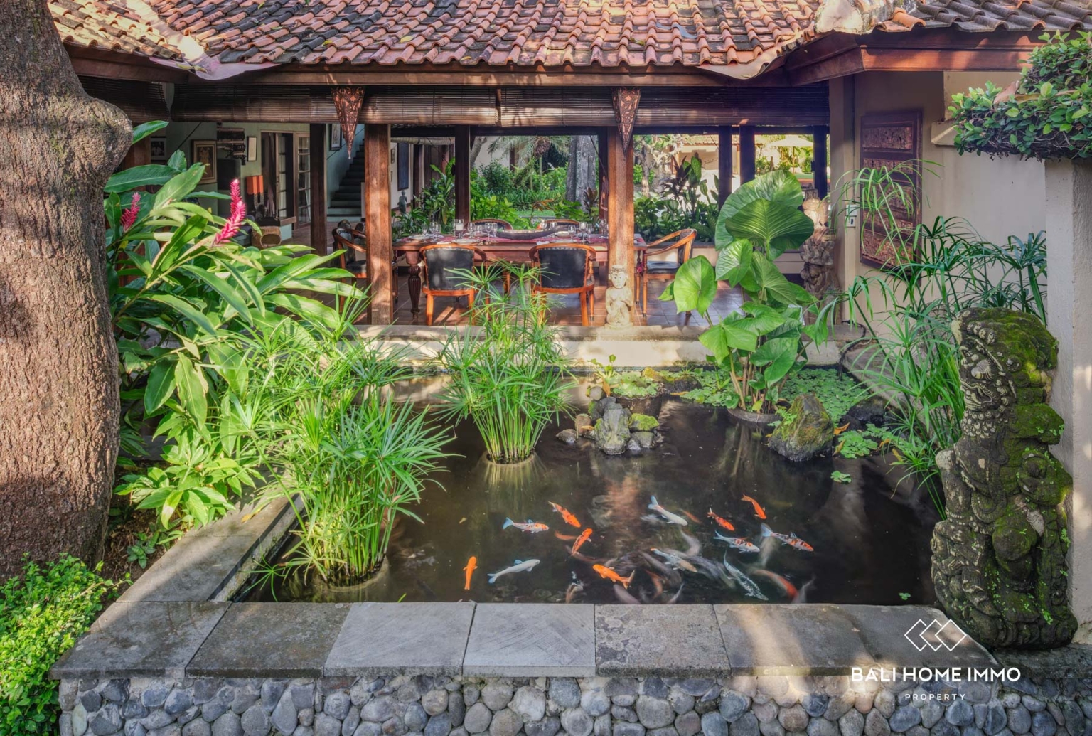 A LEGENDARY 4 BEDROOM VILLA FOR LEASEHOLD SALE in SEMINYAK BALI view 23