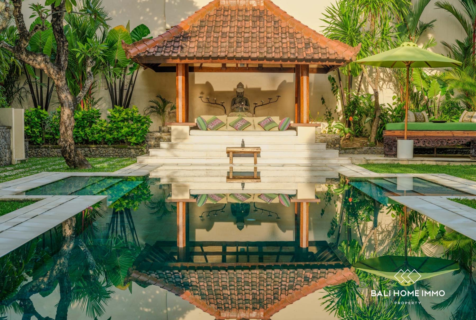 A LEGENDARY 4 BEDROOM VILLA FOR LEASEHOLD SALE in SEMINYAK BALI view 27