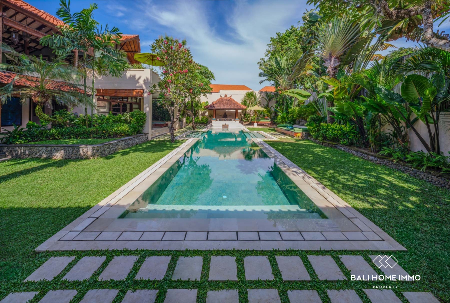 A LEGENDARY 4 BEDROOM VILLA FOR LEASEHOLD SALE in SEMINYAK BALI view 26
