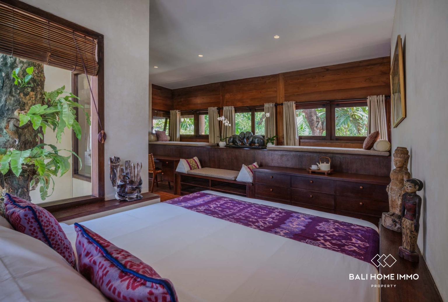 A LEGENDARY 4 BEDROOM VILLA FOR LEASEHOLD SALE in SEMINYAK BALI view 13