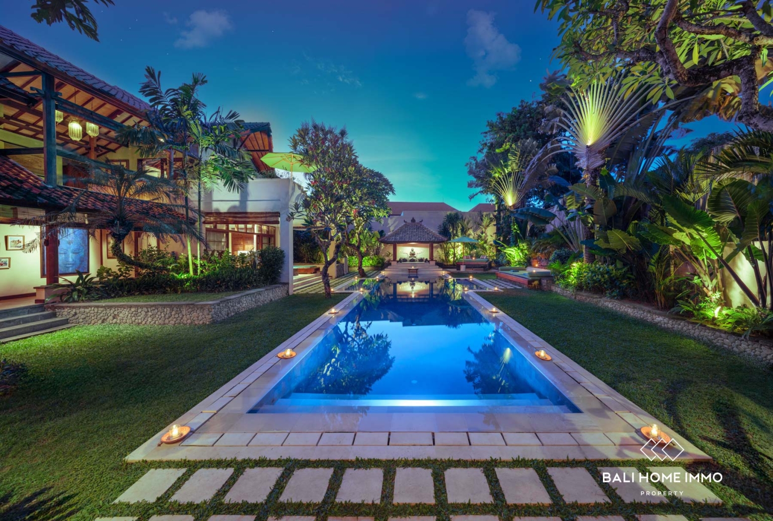 A LEGENDARY 4 BEDROOM VILLA FOR LEASEHOLD SALE in SEMINYAK BALI view 33