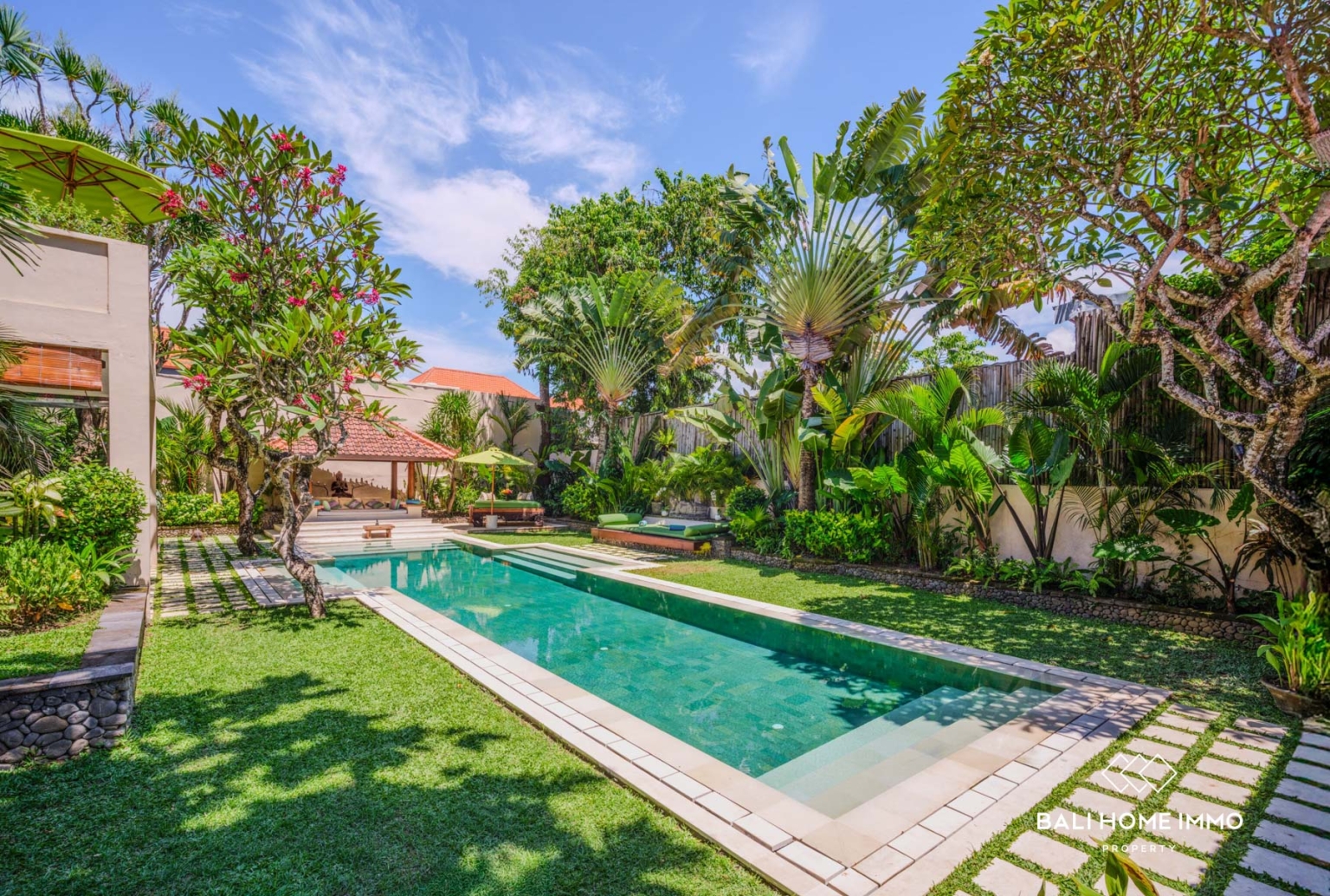 A LEGENDARY 4 BEDROOM VILLA FOR LEASEHOLD SALE in SEMINYAK BALI view 30