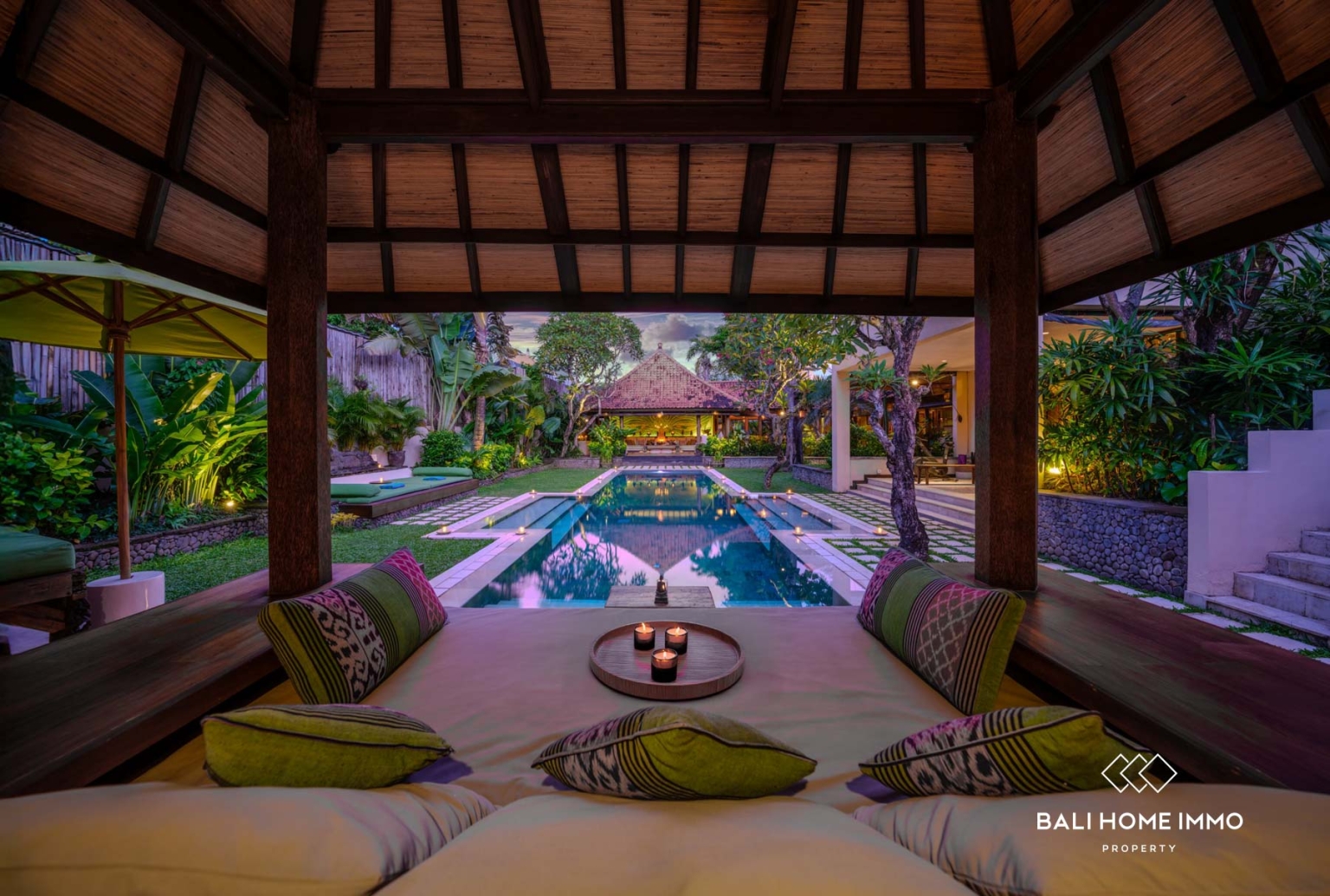 A LEGENDARY 4 BEDROOM VILLA FOR LEASEHOLD SALE in SEMINYAK BALI view 32