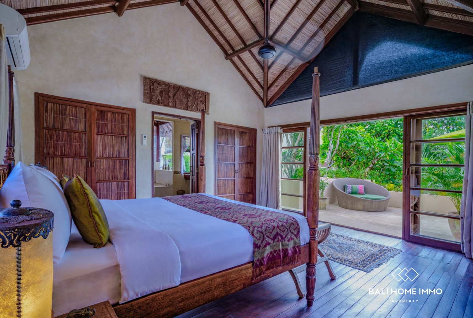 A LEGENDARY 4 BEDROOM VILLA FOR LEASEHOLD SALE in SEMINYAK BALI view 15
