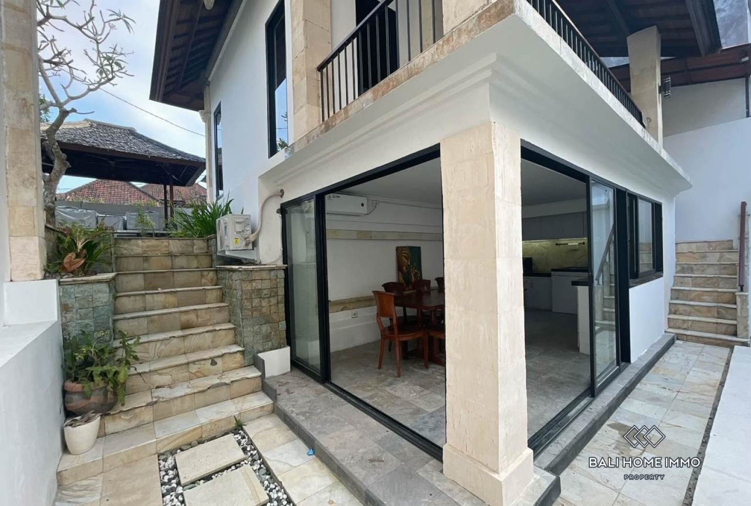 Villa balinaise contemporaine de 3 chambres à vendre et à louer à Melasti view 3