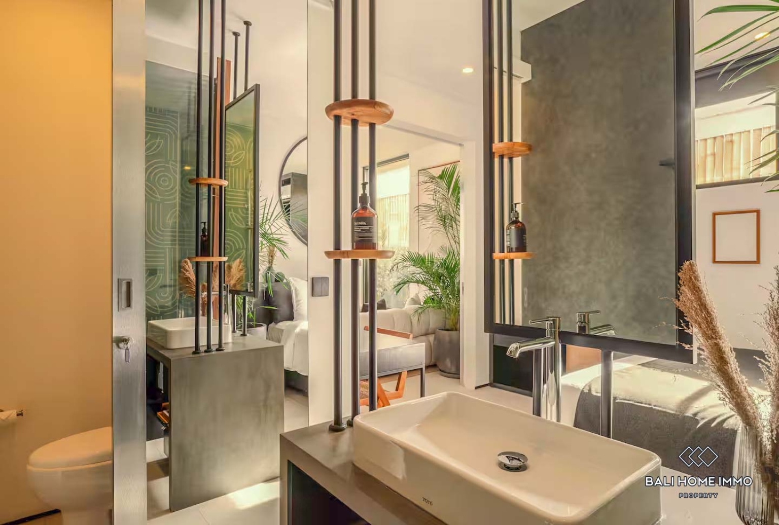 Beautiful 1 Bedrooms apartment with rooftop for sale in bali Canggu berawa view 7
