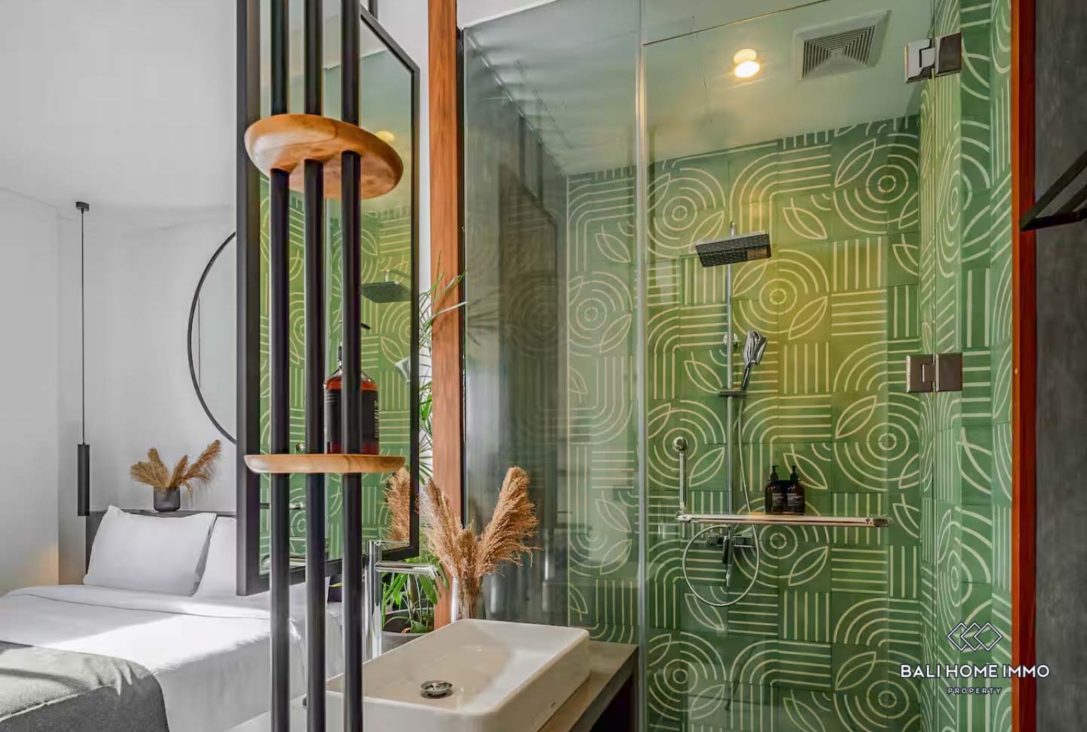 Beautiful 1 Bedrooms apartment with rooftop for sale in bali Canggu berawa view 6