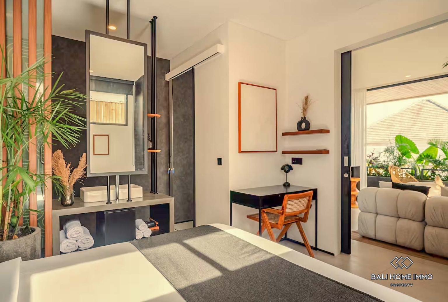 Beautiful 1 Bedrooms apartment with rooftop for sale in bali Canggu berawa view 8