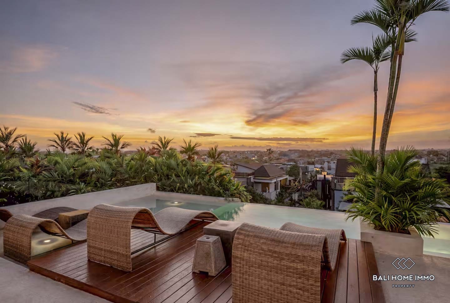 Beautiful 1 Bedrooms apartment with rooftop for sale in bali Canggu berawa view 13
