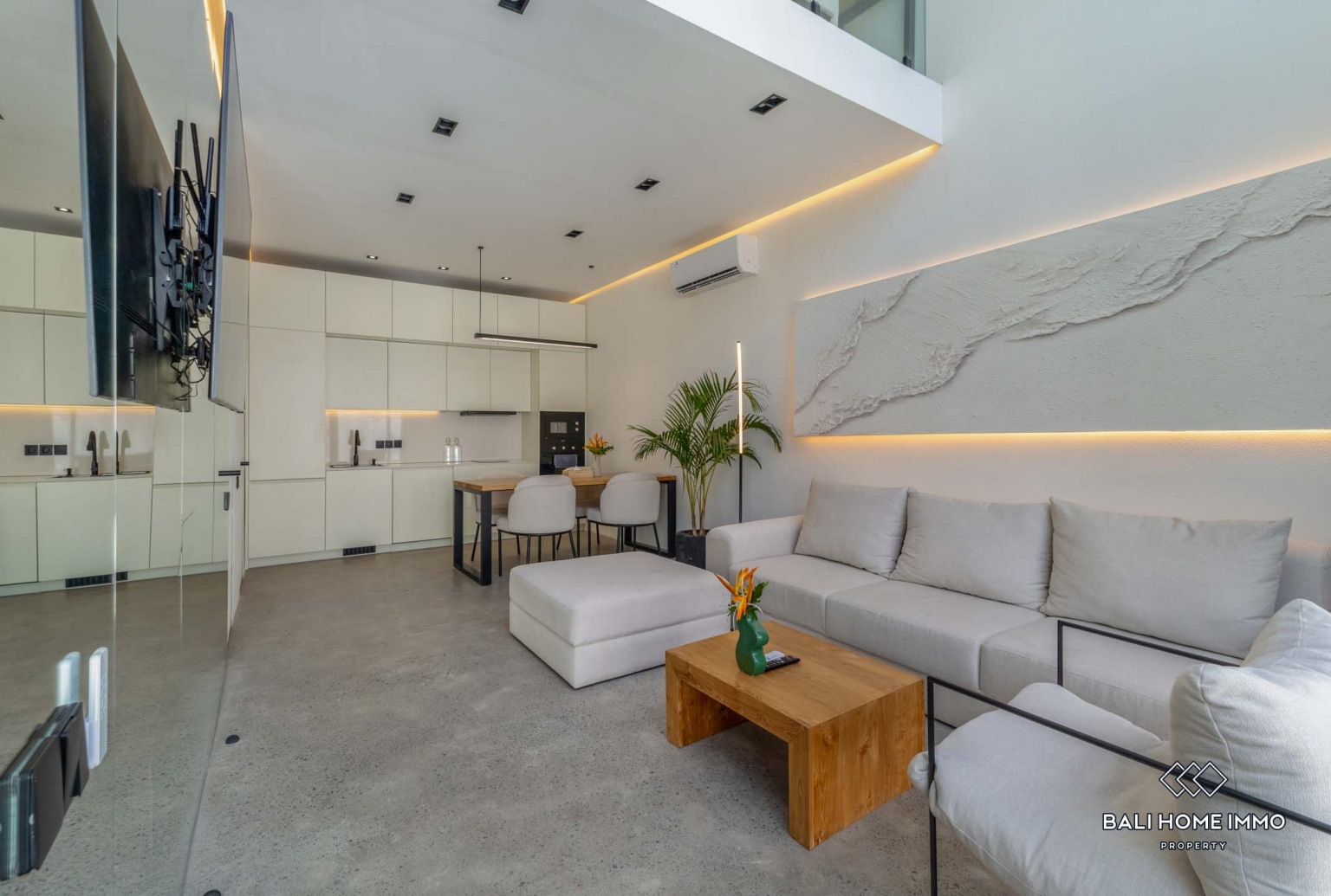 beautiful 1 Bedrooms private villa inside a villa complex for monthly rental in Canggu Berawa view 4