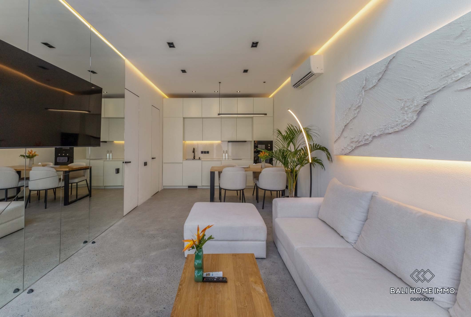 beautiful 1 Bedrooms private villa inside a villa complex for monthly rental in Canggu Berawa view 3
