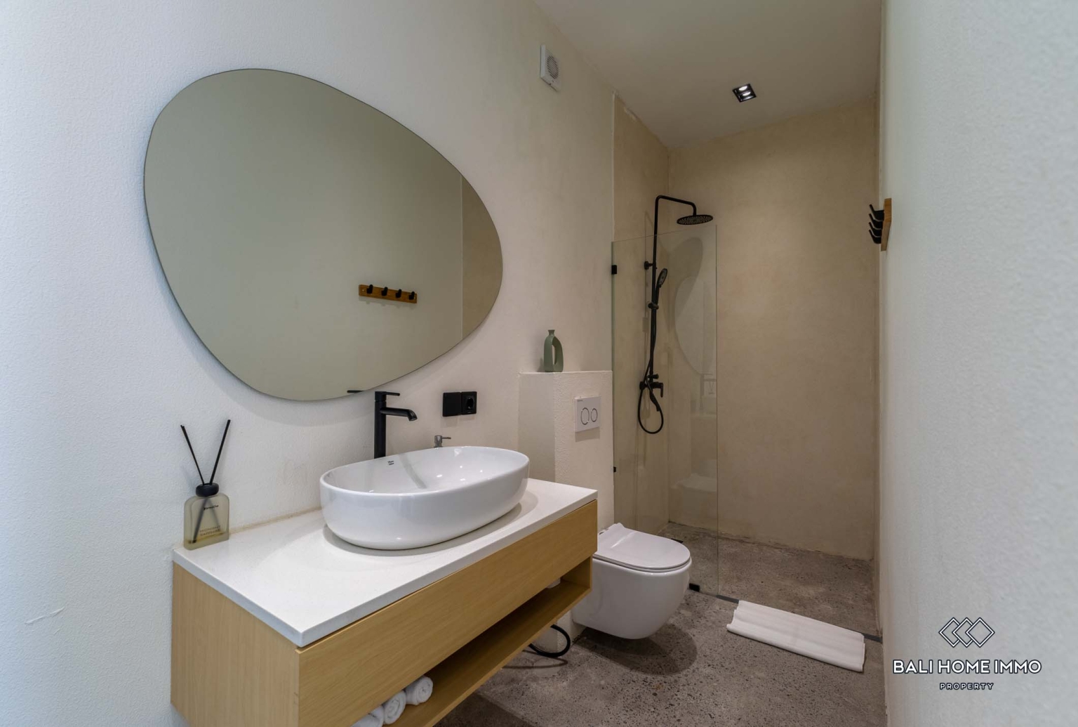 beautiful 1 Bedrooms private villa inside a villa complex for monthly rental in Canggu Berawa view 11