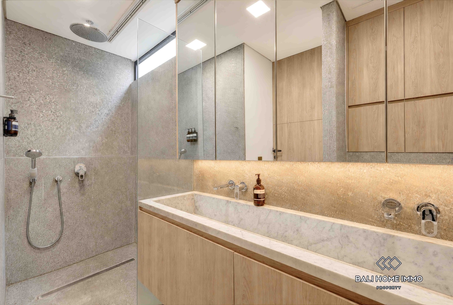 BEAUTIFUL 2 BEDROOM VILLA FOR SALE AND RENT IN BERAWA CANGGU view 16