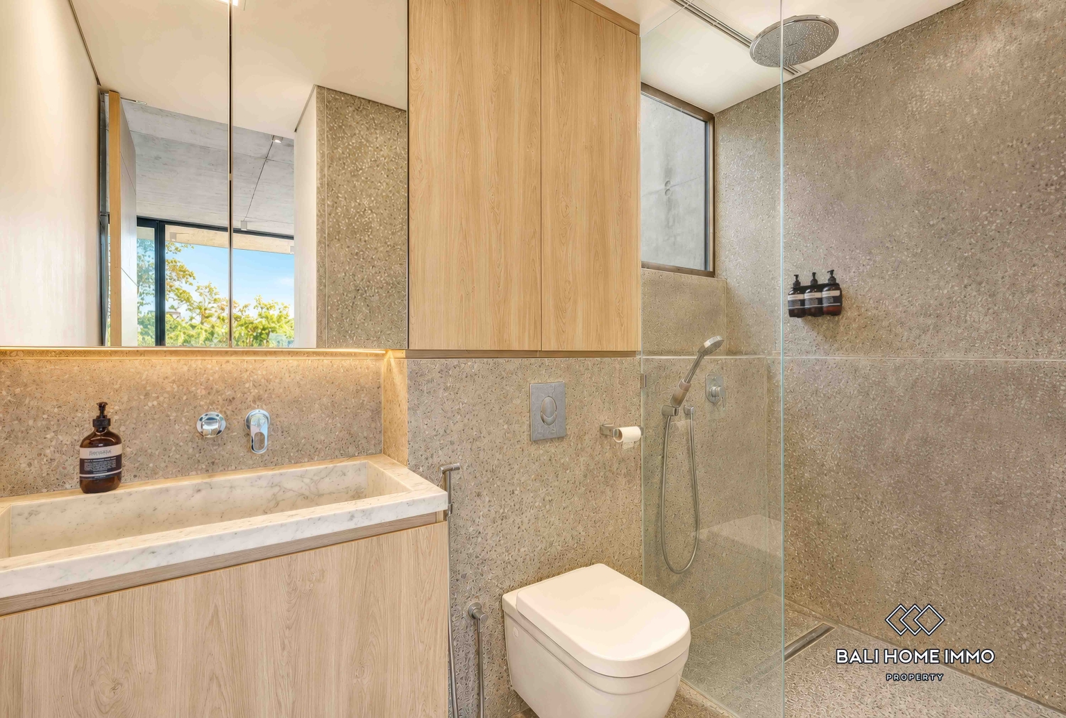 BEAUTIFUL 2 BEDROOM VILLA FOR SALE AND RENT IN BERAWA CANGGU view 17