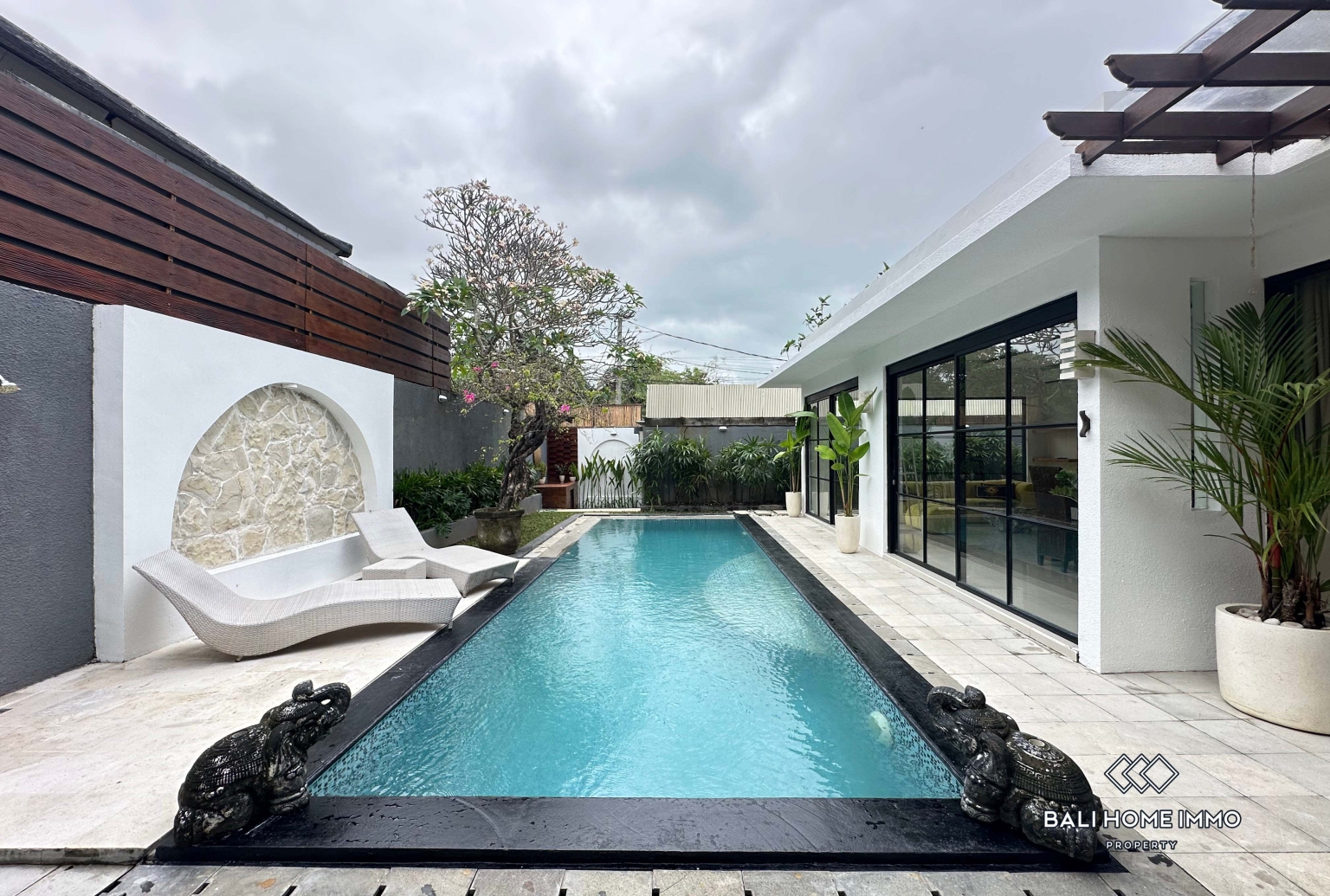 Belle villa de 2 chambres à vendre à Bali Umalas view 3
