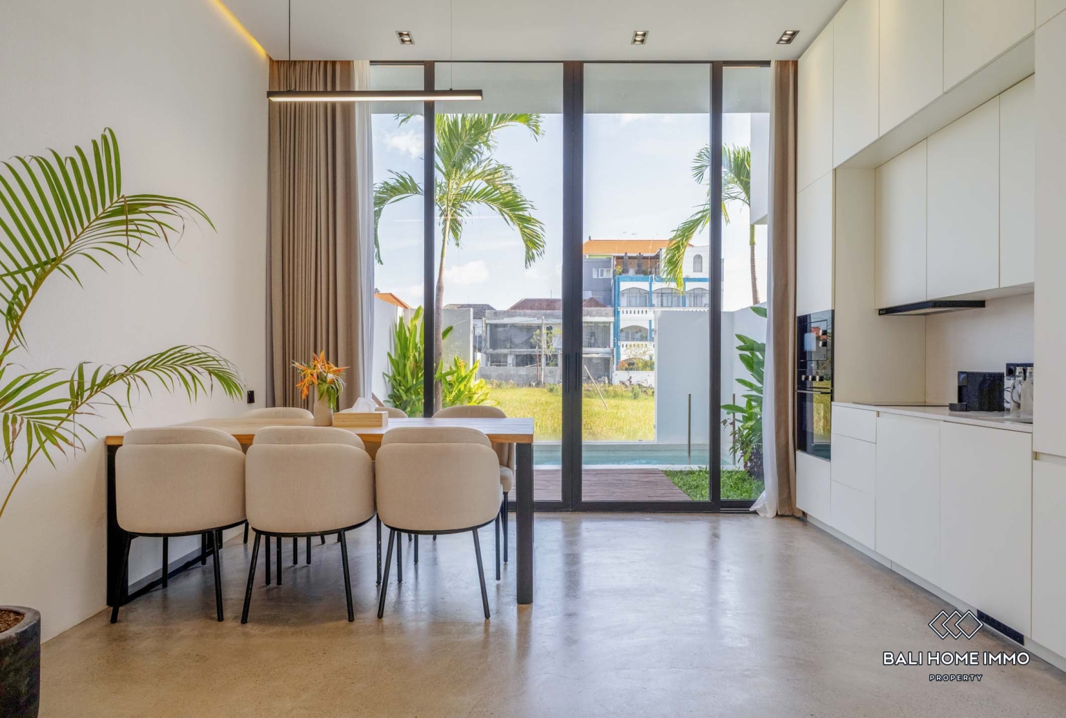 beautiful 2 Bedrooms private villa inside a villa complex for monthly rental in Canggu Berawa view 11