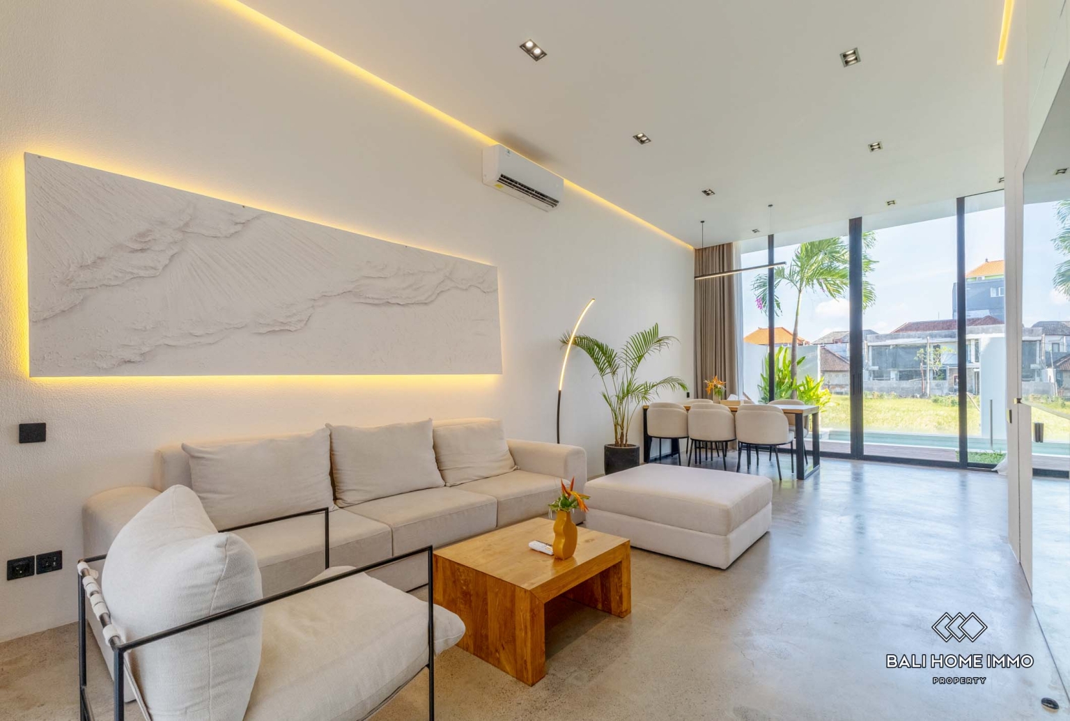 beautiful 2 Bedrooms private villa inside a villa complex for monthly rental in Canggu Berawa view 5
